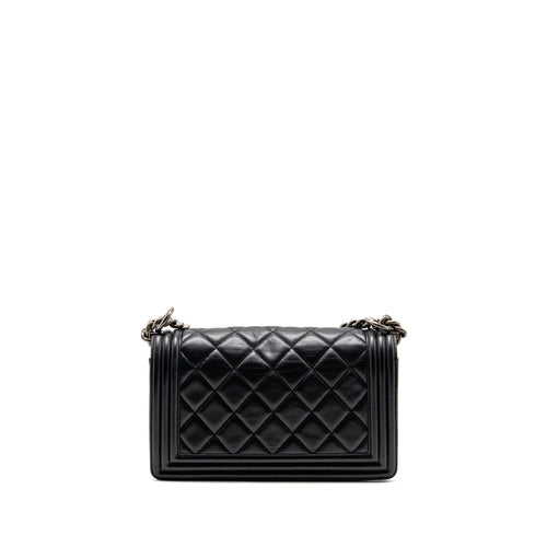 CHANEL MEDIUM BOY BAG CALFSKIN BLACK RUTHENIUM HARDWARE