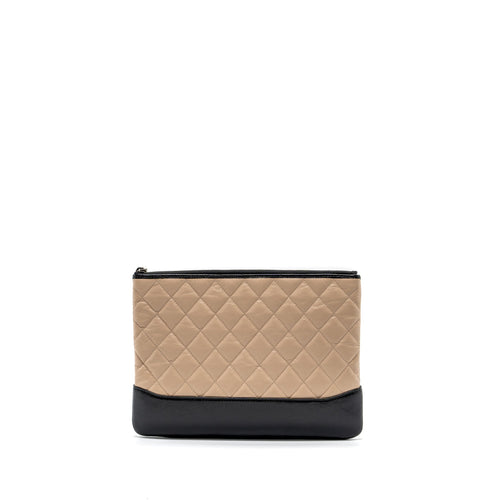 CHANEL GABRIELLE ZIP CLUTCH BAG CALFSKIN BEIGE / BLACK MULTICOLOUR HARDWARE