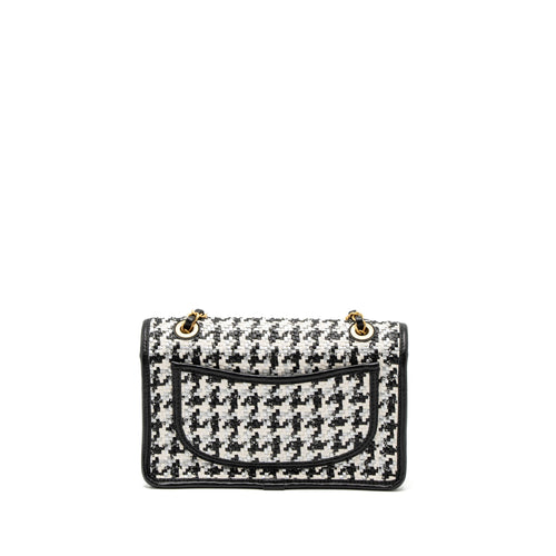 CHANEL 23C HOUNDSTOOTH WEAVING FLAP BAG TWEED/LAMBSKIN BLACK/WHITE BRUSHED GHW (MICROCHIP)