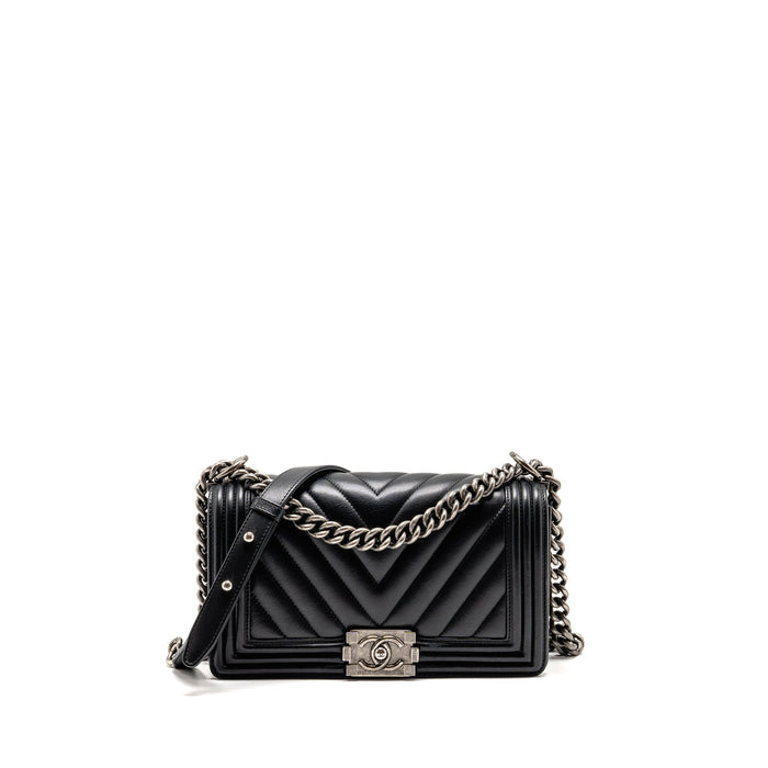 CHANEL CHEVRON MEDIUM BOY BAG CALFSKIN BLACK RUTHENIUM SHW