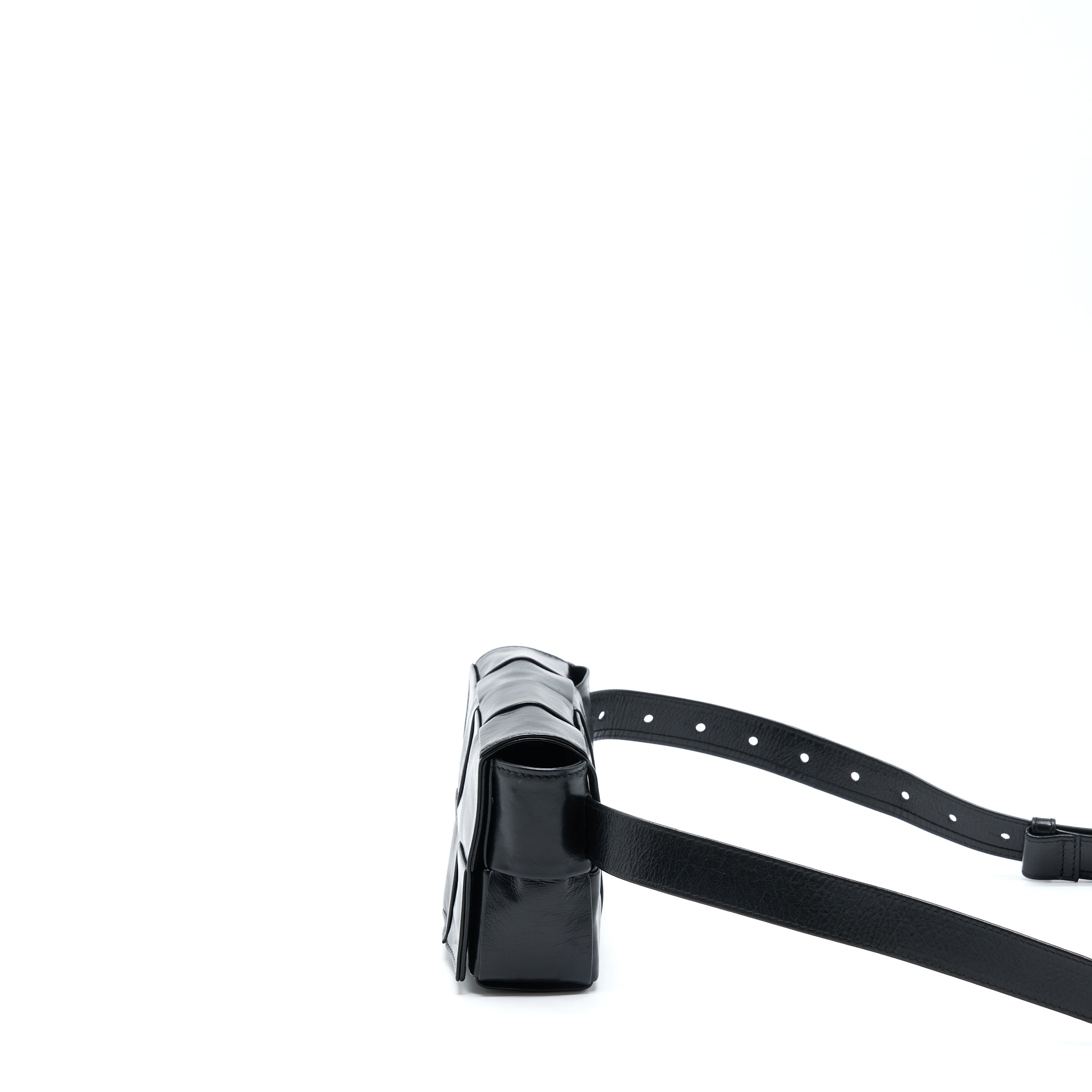 BOTTEGA VENETA CASSETTE BELT BAG CALFSKIN BLACK